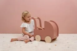 Little Dutch LD7096 Houten Retro Poppenwagen -Bruderiku Winkel LD7096 little dutch poppenwagen 5