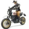 Bruder 63051 Ducati Scrambler Desert-Sled Motorfiets -Bruderiku Winkel bruder 63051 ducati scrambler sled en berijder