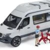 Bruder 2672 MB-Sprinter Camper Met Vakantieman -Bruderiku Winkel bruder mb mercedes sprinter camper met vakantieman