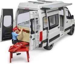 Bruder 2672 MB-Sprinter Camper Met Vakantieman -Bruderiku Winkel bruder mb mercedes sprinter camper met vakantieman 2