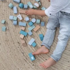 Little Dutch Houten Blokkenton Blauw LittleDutch 13 Little Dutch Houten Blokkenton Blauw LittleDutch -Bruderiku Winkel little dutch 4413 blauw houten blokken in ton 4