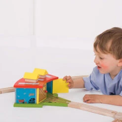 BigJigs BJT119 Rail Remise Voor 3 Treinen -Bruderiku Winkel remise 3 treinen bigjigs bjt119 1 1