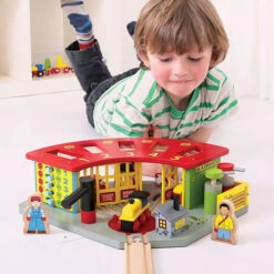 BigJigs BJT192 Rail Remise Voor 5 Treinen -Bruderiku Winkel remise 5 treinen bijigs bjt192 1 1