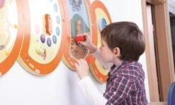 Beleduc Houten Wandpaneel Rups Labyrint KDV -Bruderiku Winkel speelelement beleduc rups balanceren 1