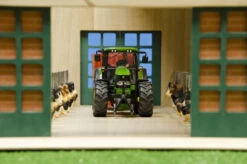 Kidsglobe Luxe Ligboxenstal Met Roosters 1:32 -Bruderiku Winkel stal met roosters kidsglobe 610693 2