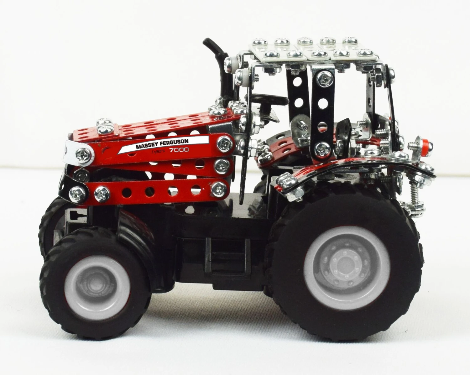 Tronico Micro Radiografisch Bestuurbare Massey Ferguson MF 7600 Met Aanhanger – 1 : 64 6 Tronico Micro Radiografisch Bestuurbare Massey Ferguson MF 7600 Met Aanhanger – 1 : 64 - Afbeelding 4